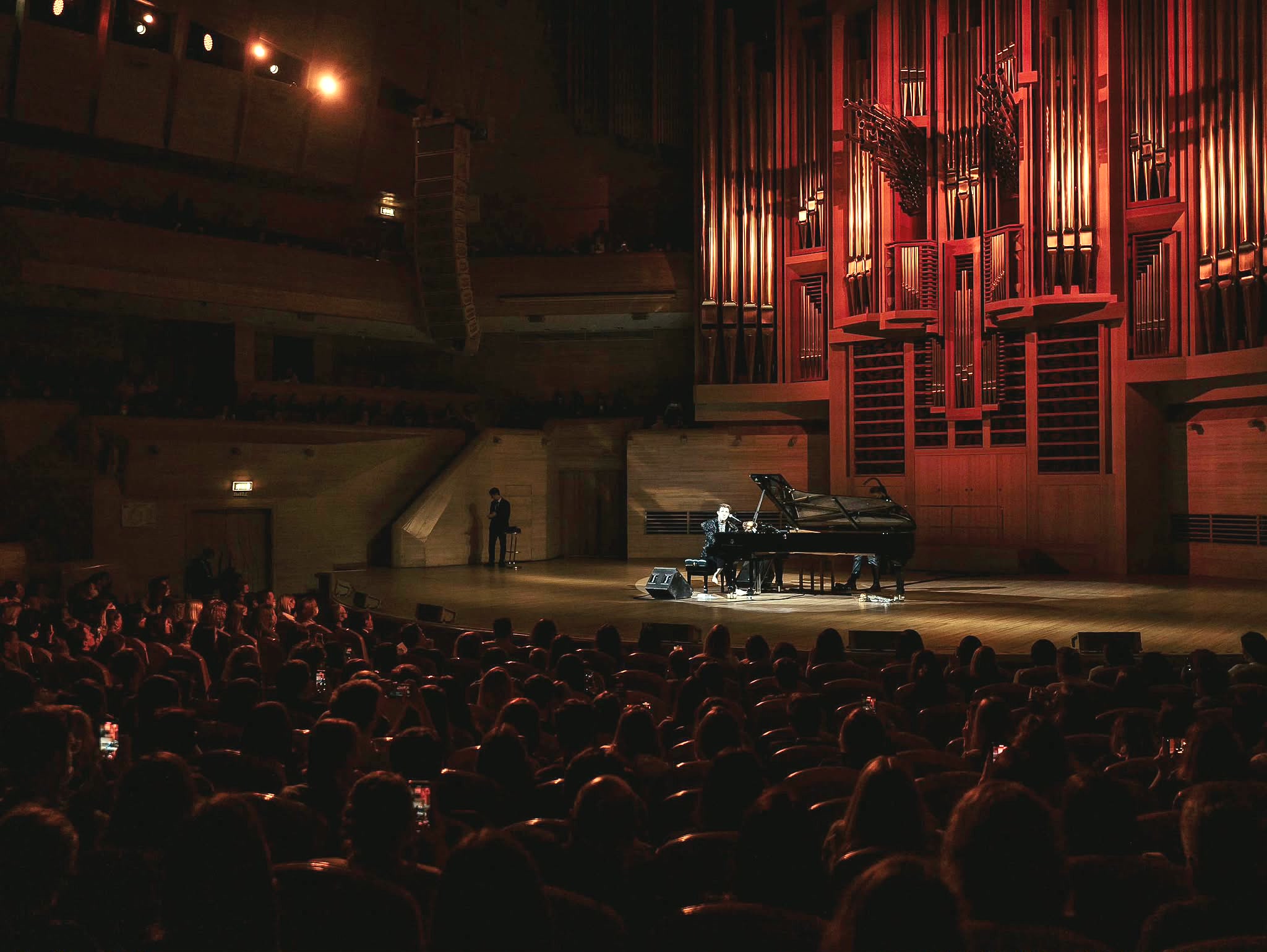 Stephen Ridley performing in a packed concert hall